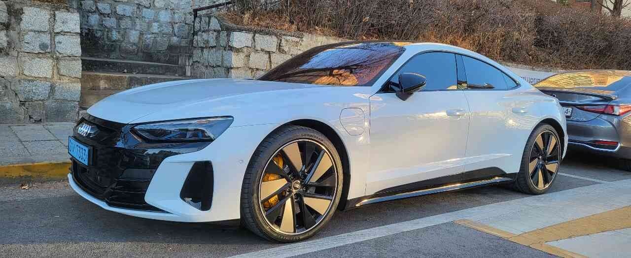 아우디 e-트론 GT 콰트로 프리미엄 게시글 썸네일