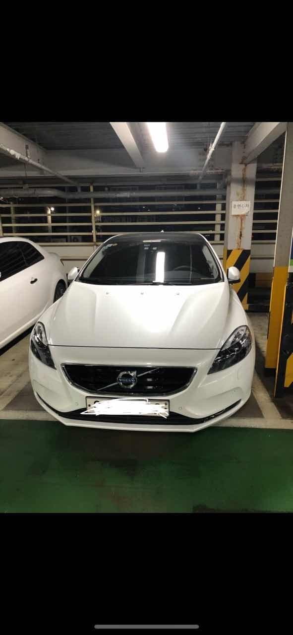 볼보 V40 D3 모멘텀 게시글 썸네일