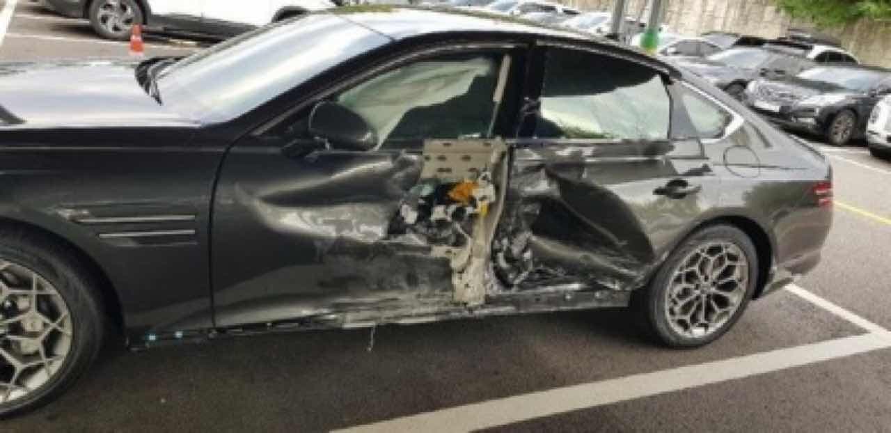 차량 출고5분만에 사고...  게시글 썸네일