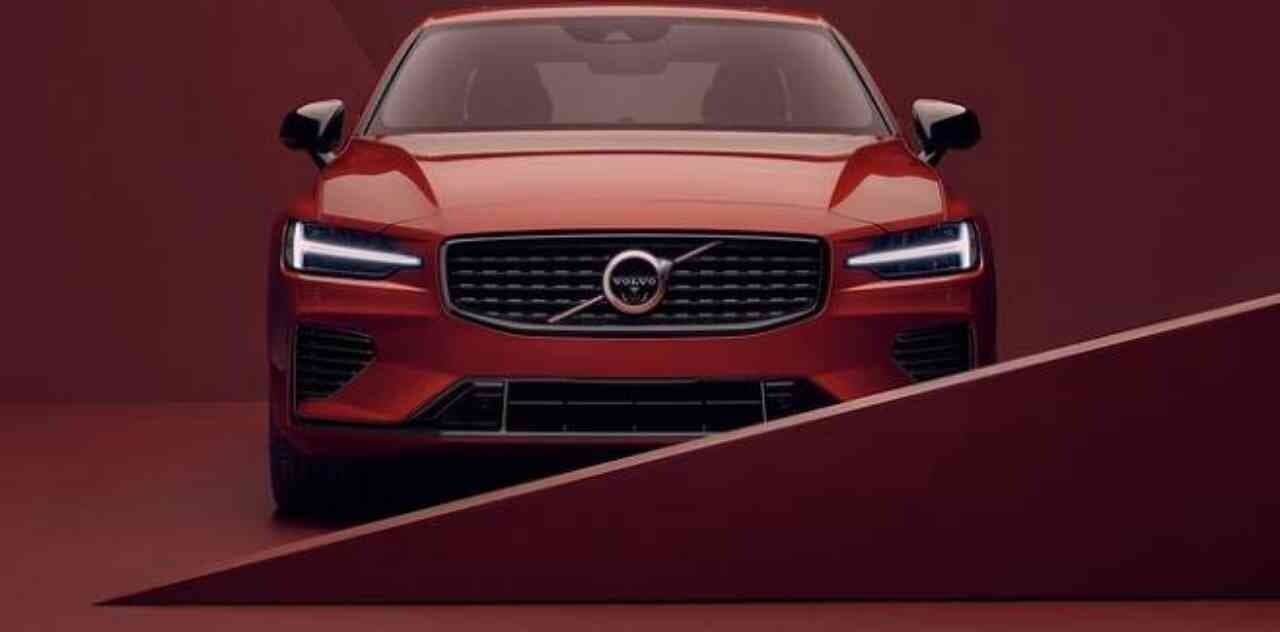 '안전한 차' 믿음에 편안함까지.. 중형 세단 최강자 '볼보 S60' [시승기] 게시글 썸네일