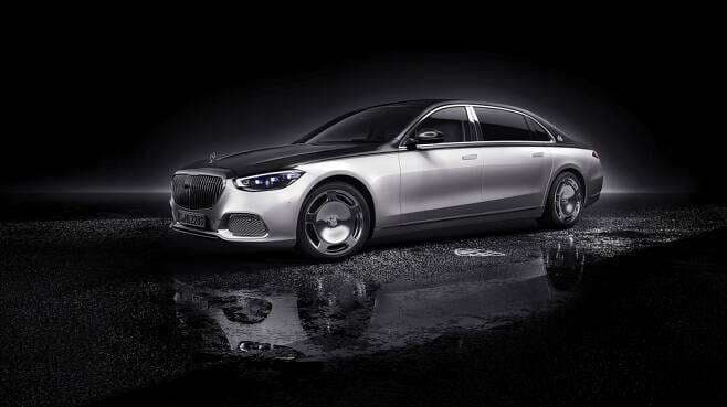 [기사/펌]'S클래스 끝판왕' 마이바흐 S580, 국내사양 공개..가격은 2억6060만원
 게시글 썸네일