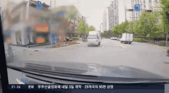 어제 시끄러웠던 김흥국 뺑소니 영상 게시글 썸네일