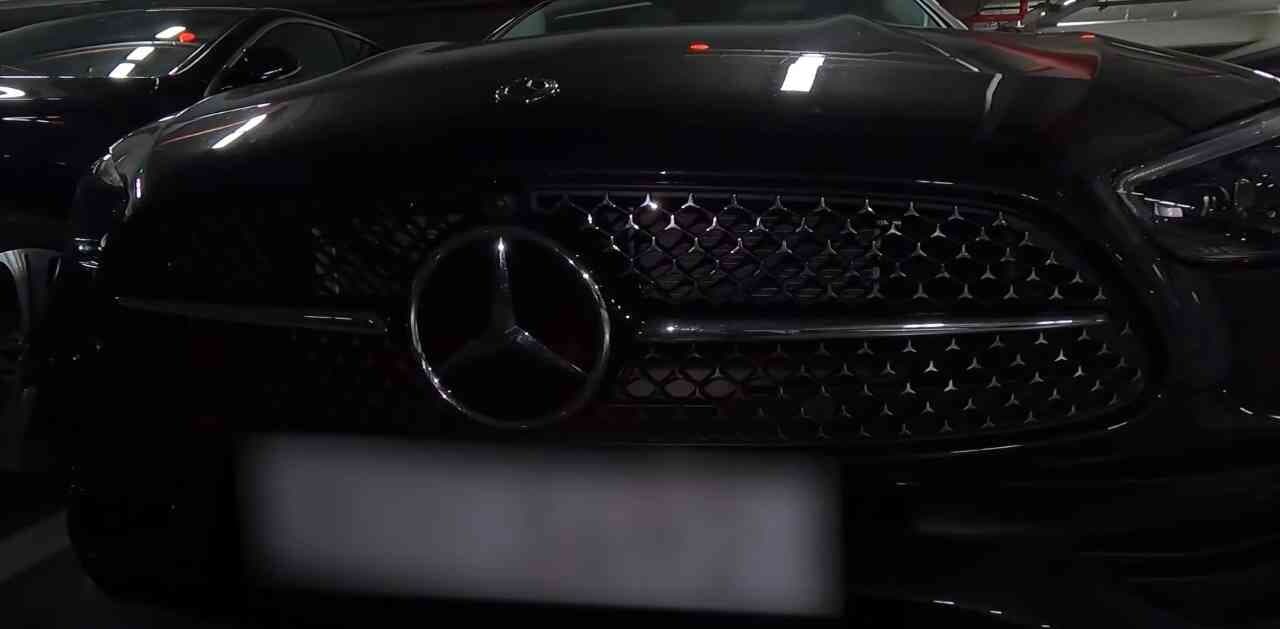 신형 C클레스 그릴에 벤츠 로고가 엄청 많네요? 게시글 썸네일