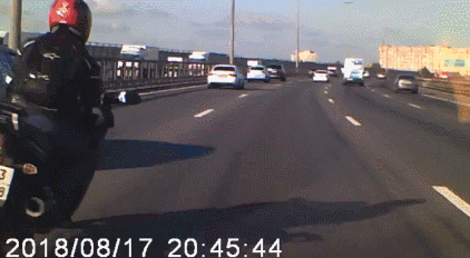 2차 사고를 막은 아우디 운전자? 게시글 썸네일