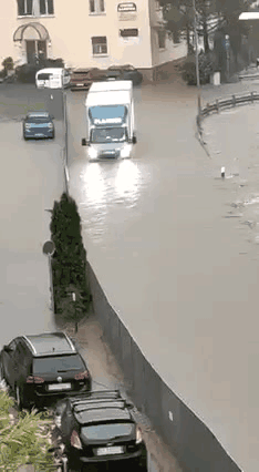 홍수도 헤쳐나가는 기아 모닝의 패기 게시글 썸네일