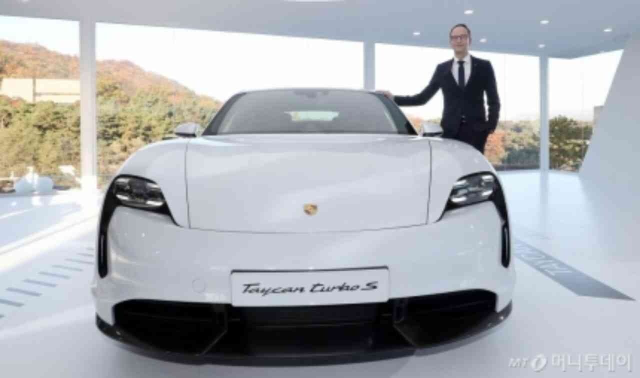 포르쉐, 올 상반기 영업익 전년比 127%↑ 게시글 썸네일