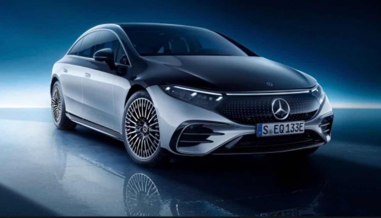 항속거리 780km 최고급 전기차 벤츠 EQS450, 11월 국내 출시 게시글 썸네일