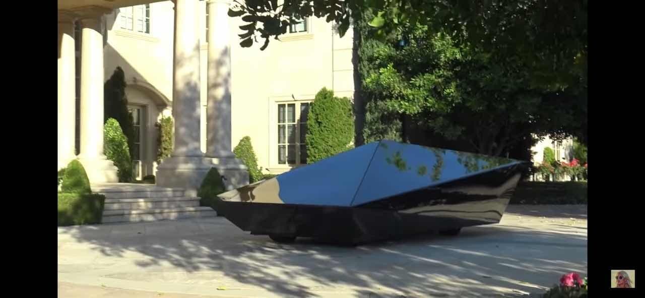 UFO 닮은꼴 전기차가 있네요 ? 게시글 썸네일