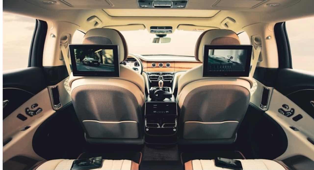 Bentley—뒤에 타야 하는 이유 게시글 썸네일