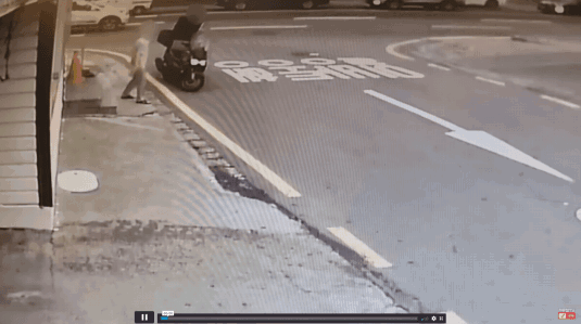 할아버지의 오토바이 테러? 게시글 썸네일