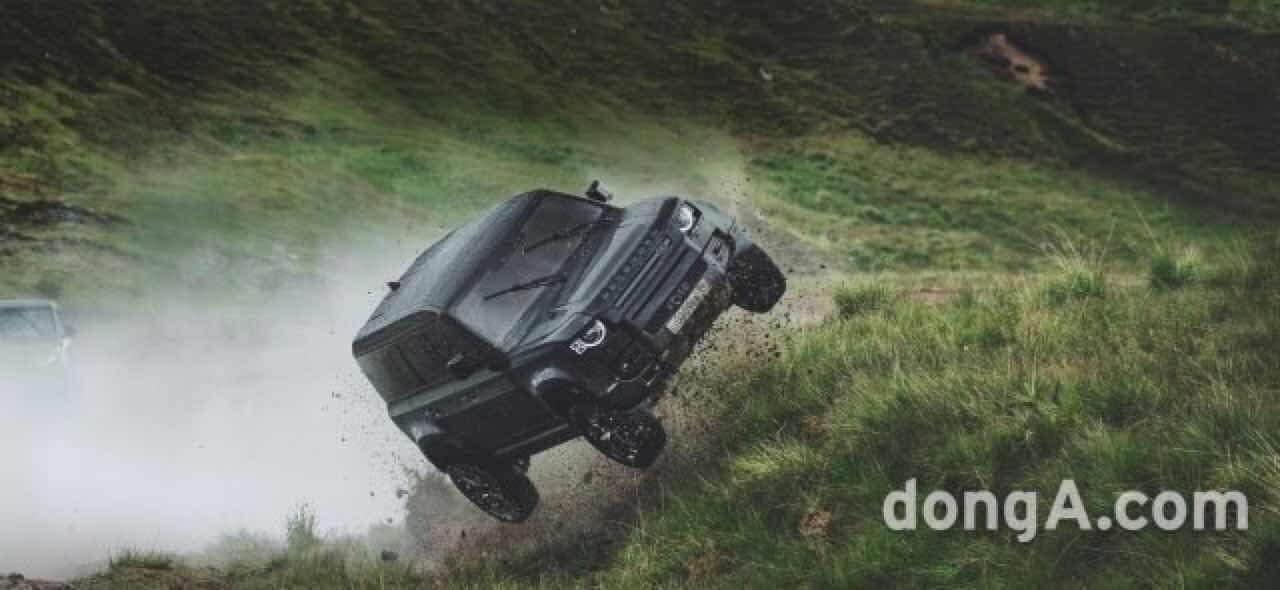 007에 나온 랜드로버 ㅎㅎ 게시글 썸네일