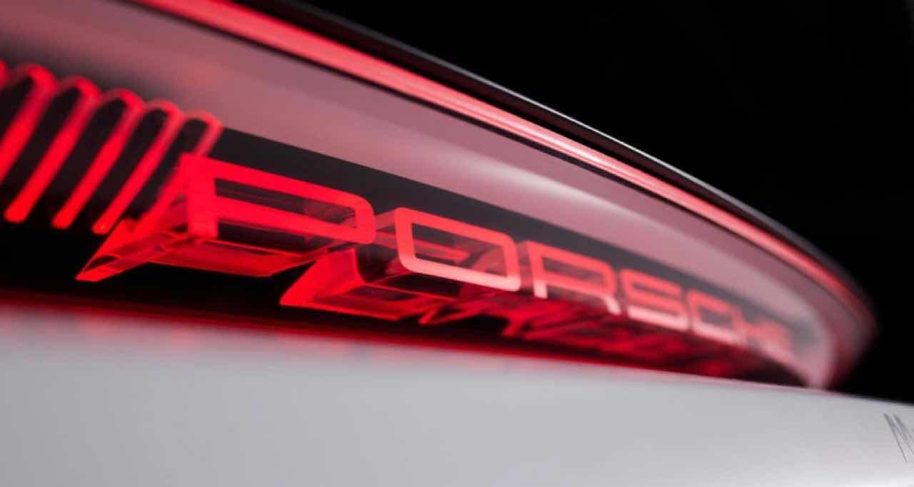 Porsche—새로운 컨셉카 예고 게시글 썸네일