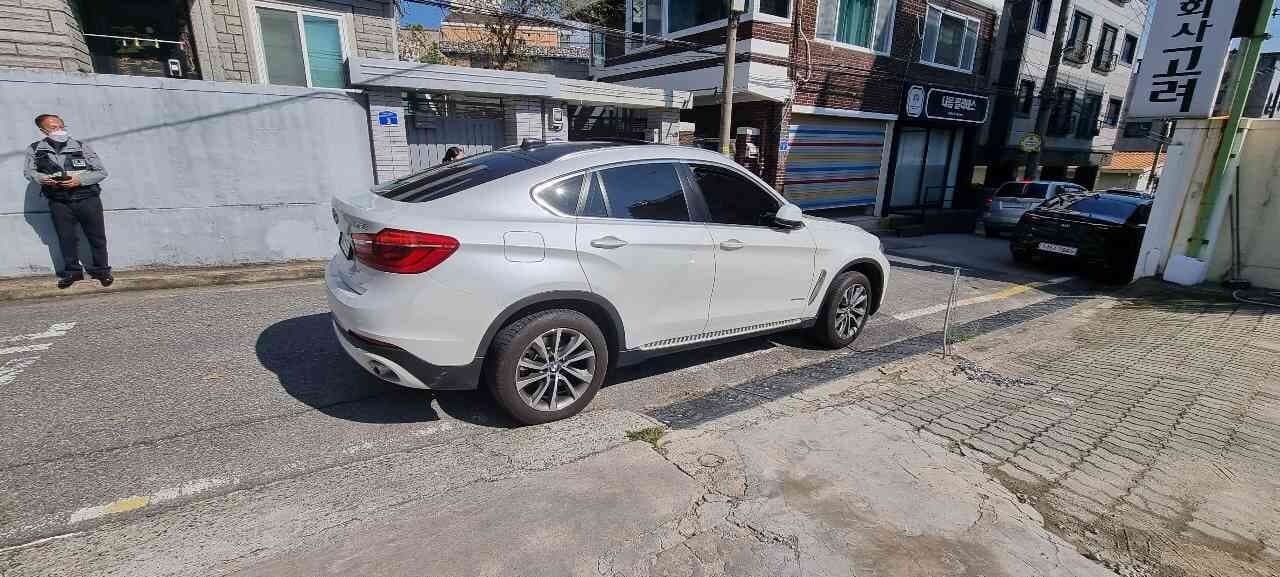 오늘자 사무실 진출입로 주차빌런 게시글 썸네일