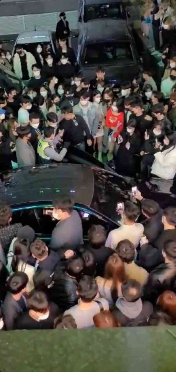 강남역서 BMW 음주운전한 20대 남성 체포…동승자 여성 도주 게시글 썸네일