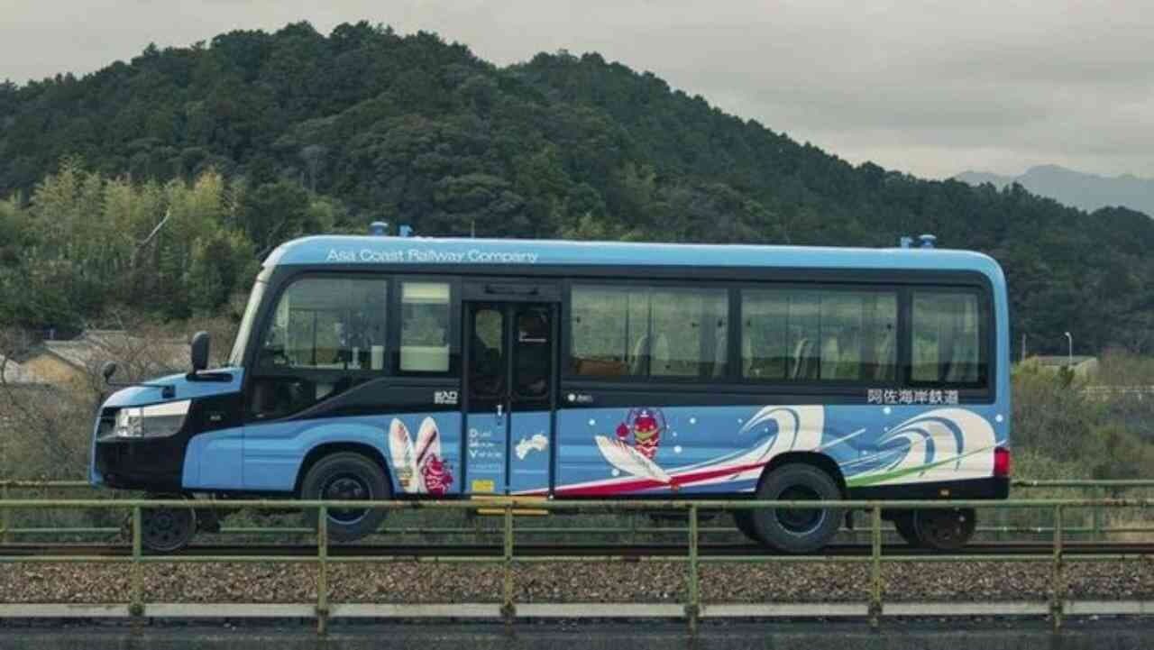 버스+기차’ 철로를 달리는 버스트레인

 게시글 썸네일