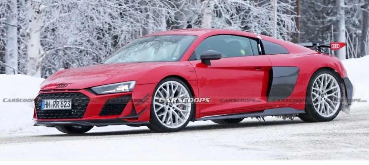 AUDI—R8 파이널 에디션 테스트 중  게시글 썸네일