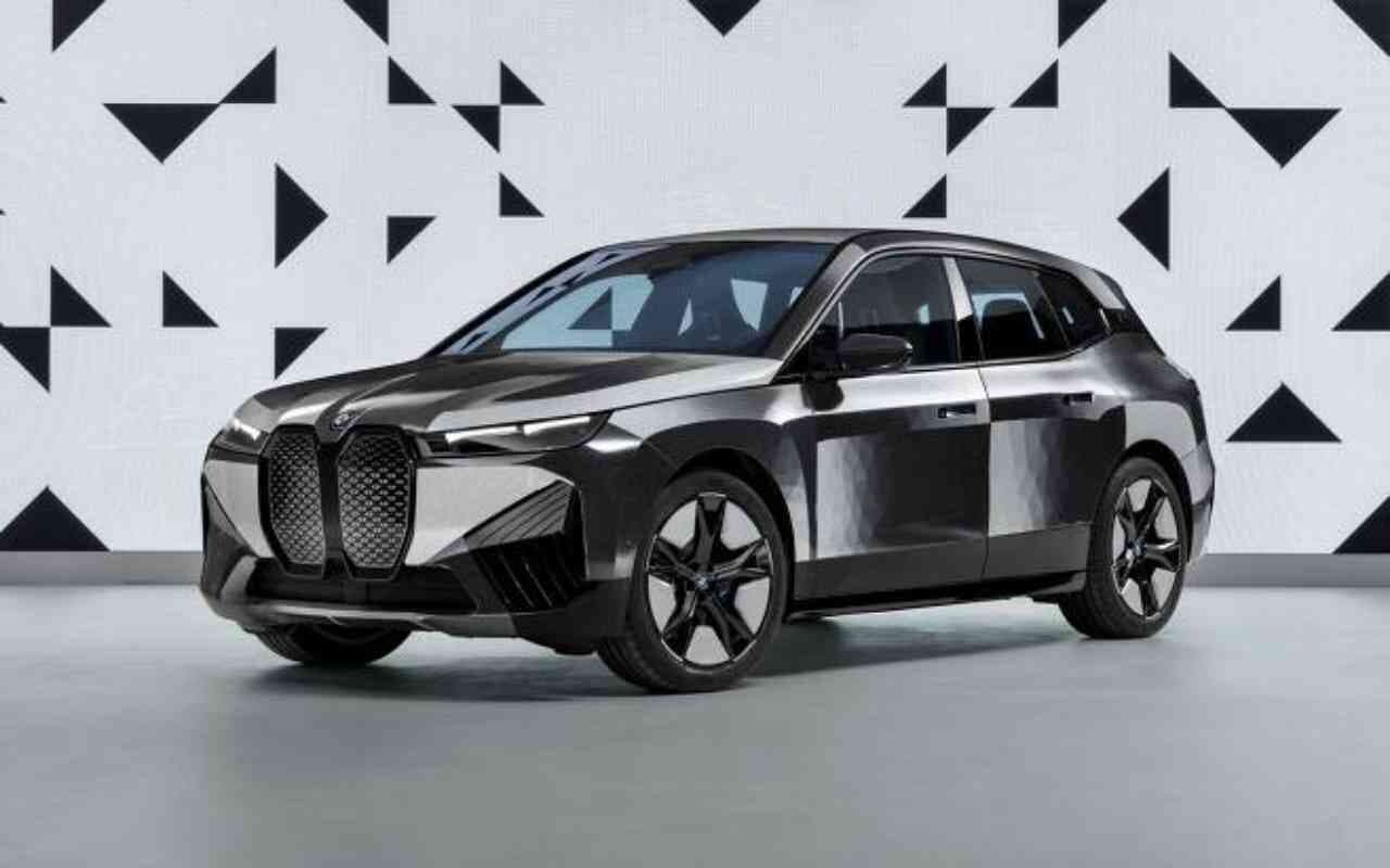 [CES 2022] 차체 컬러를 운전자 마음대로! BMW가 공개한 신기술 살펴보니 게시글 썸네일