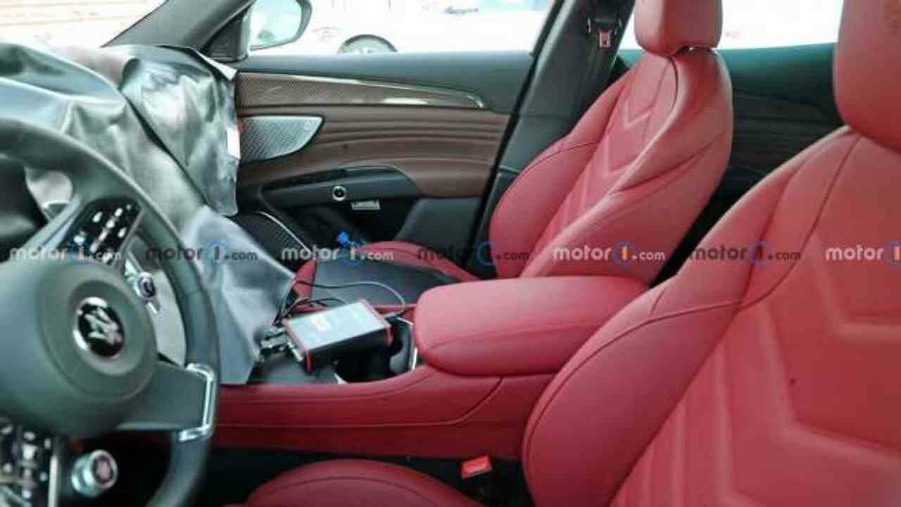 '화려한 붉은 가죽' 차세대 마세라티 그리칼레 트로페오 게시글 썸네일