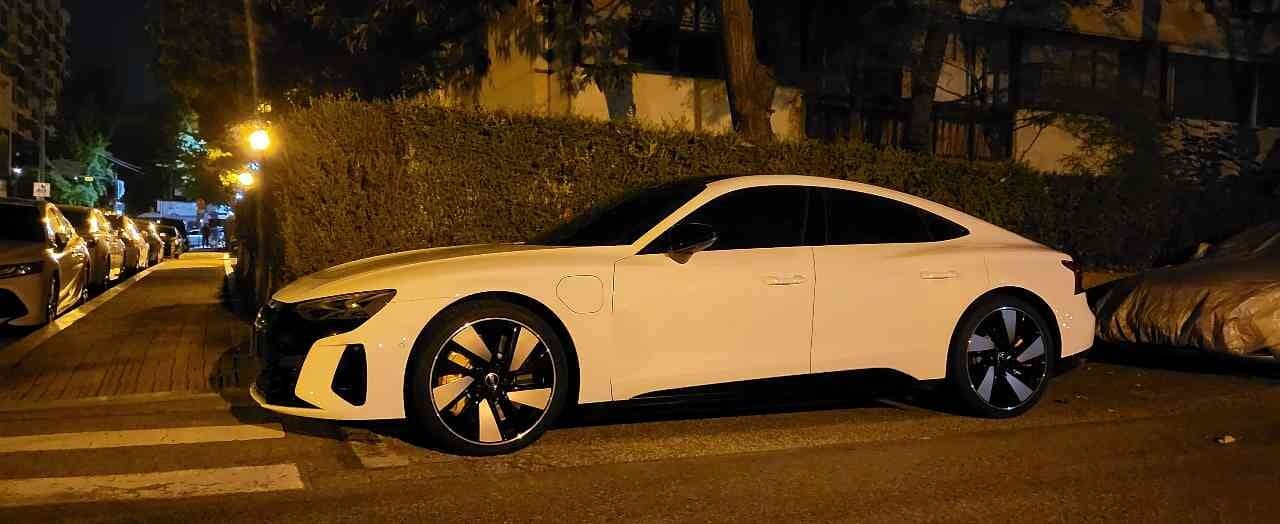 E-Tron GT  게시글 썸네일