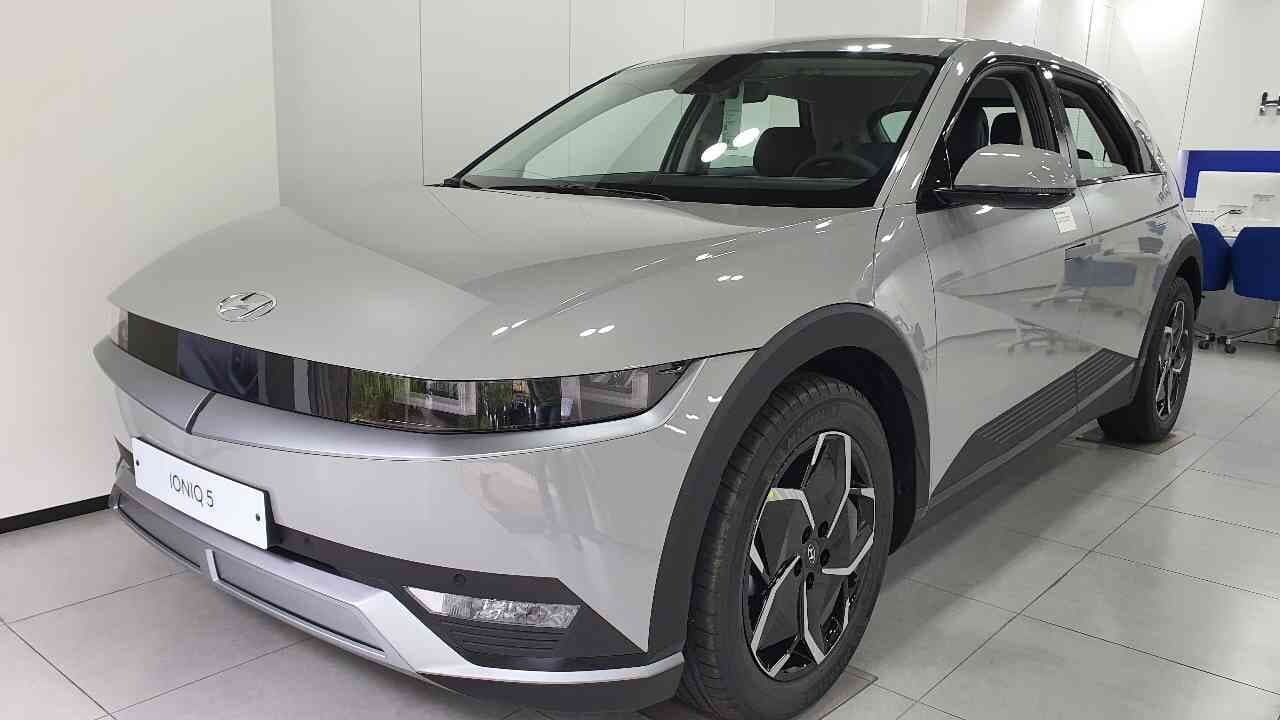 현대자동차 신천전시장 - 아이오닉 1대 게시글 썸네일