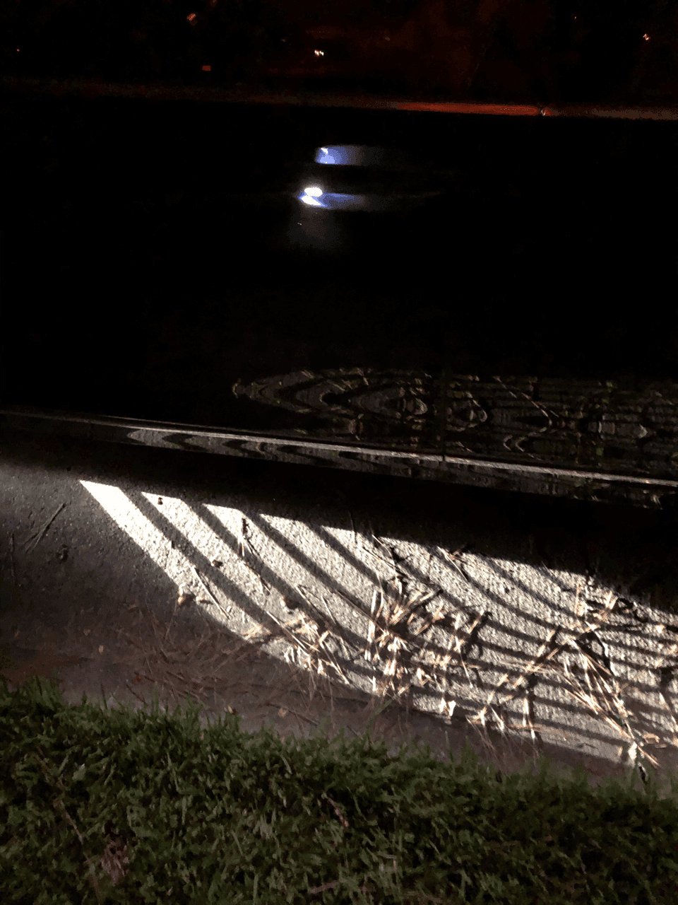 아이유 노래 들으면서 야간 드라이브 게시글 썸네일