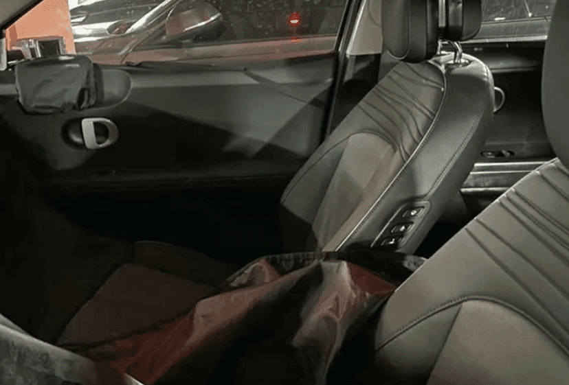 내년 출시되는 현대 전기차에 들어가는 카메라형 사이드미러 게시글 썸네일