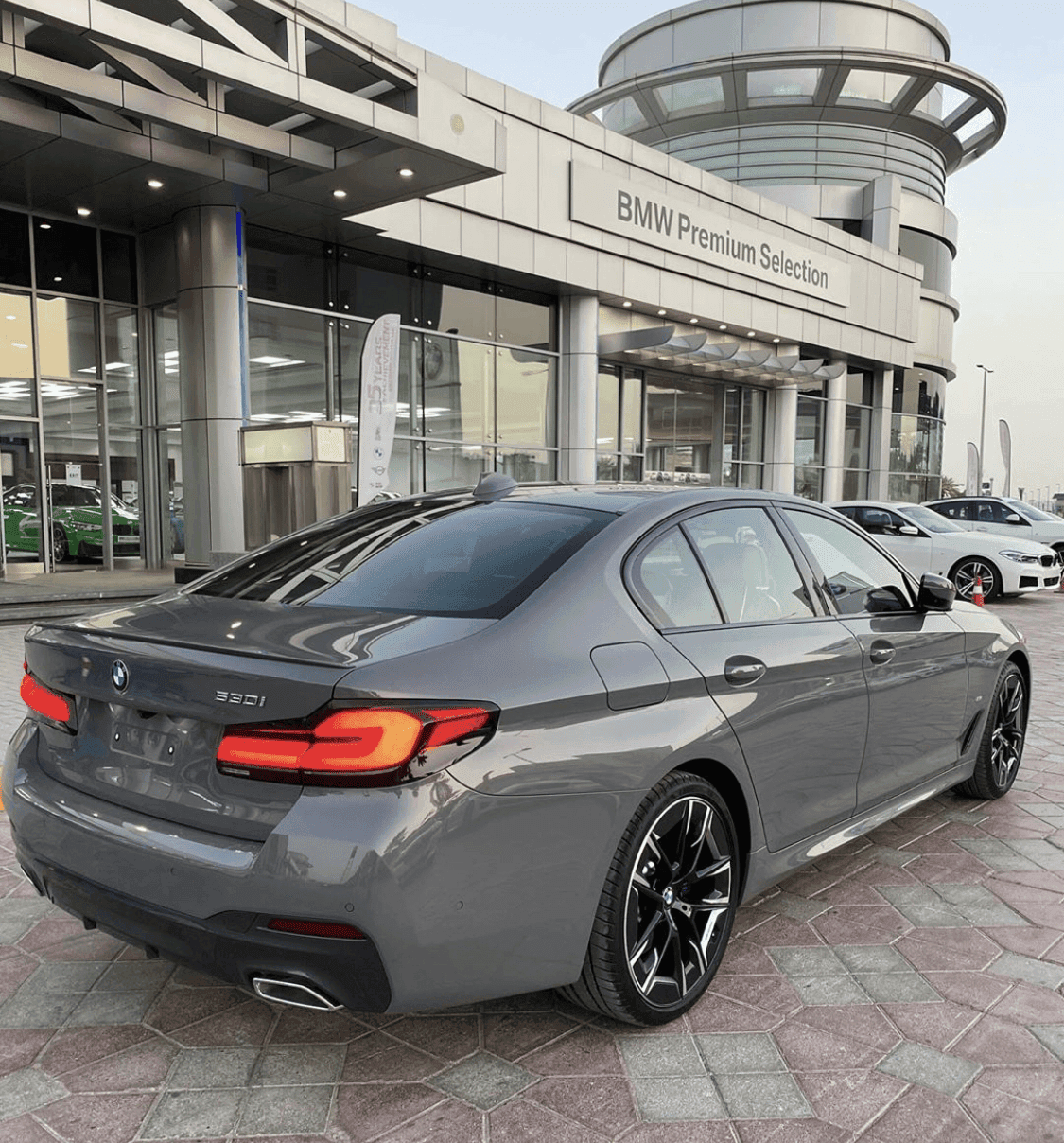 530i LCI 실물샷 게시글 썸네일