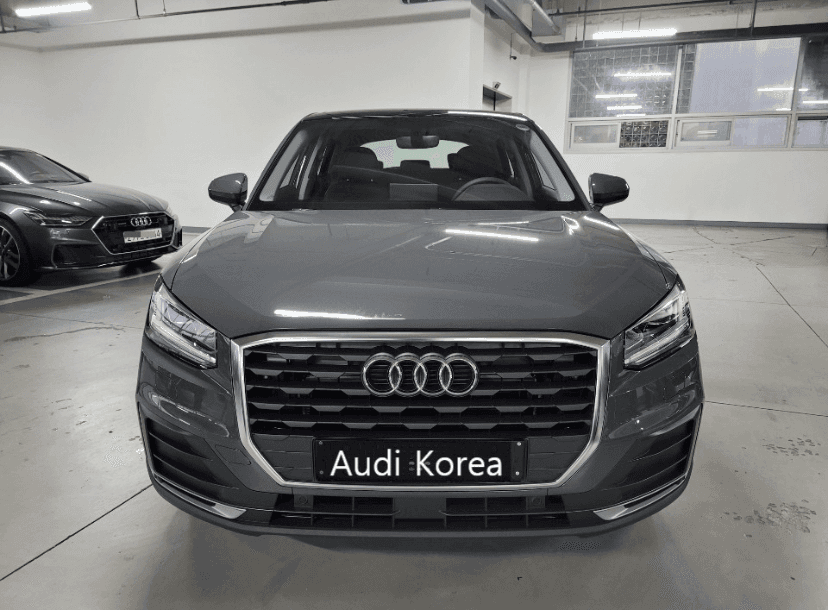 아우디 Q2 전시장 입고 사진 게시글 썸네일