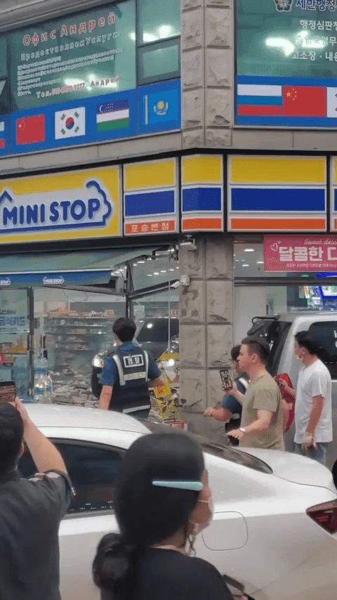 오늘자 미니스탑 사고영상.. 게시글 썸네일