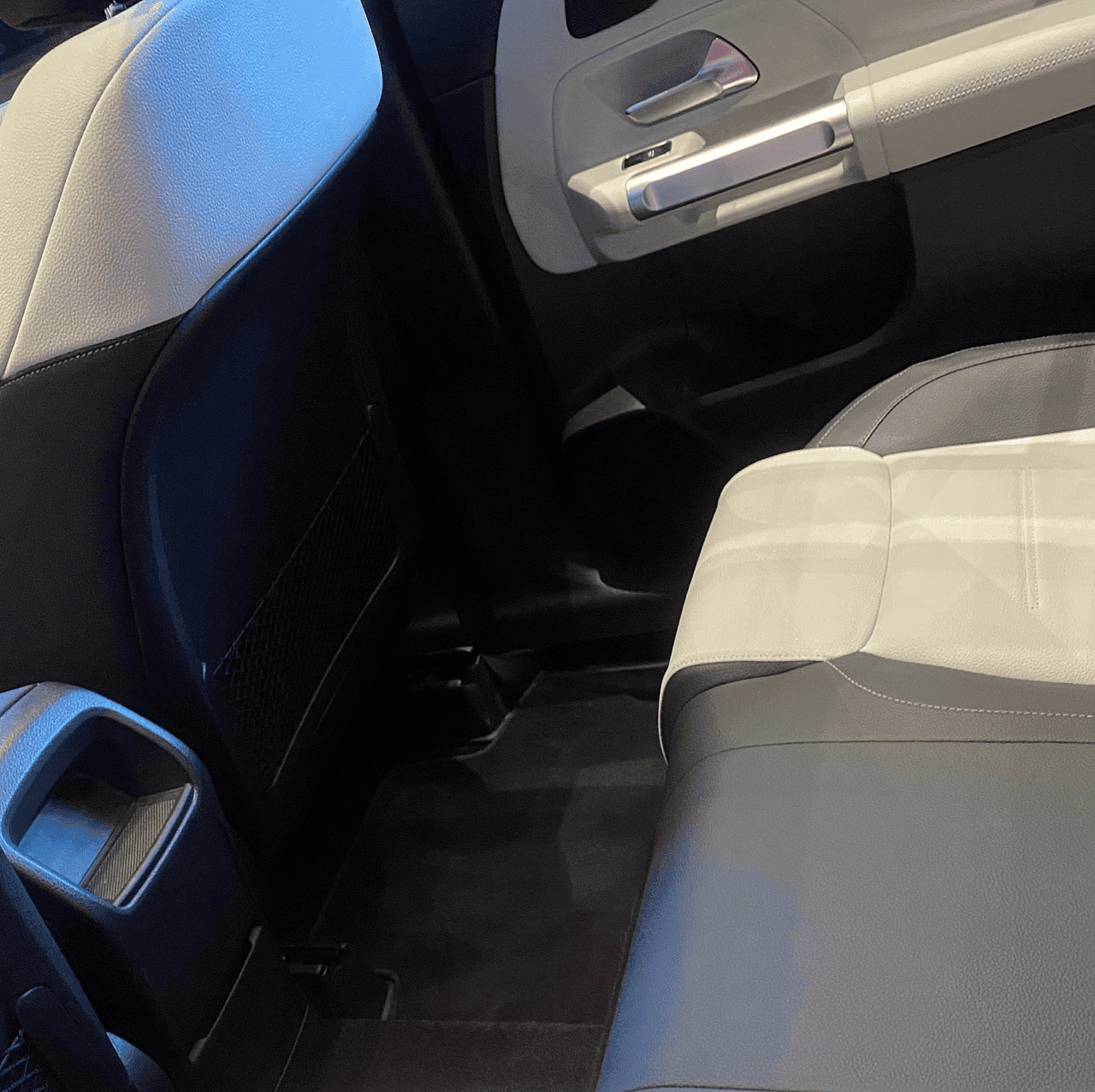 벤츠 GLB 250 프리미엄SUV차에 2열 송풍구가 없다? 게시글 썸네일