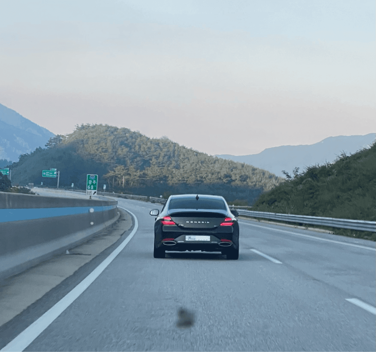 고속도로에서 마주친 신형 G70 게시글 썸네일