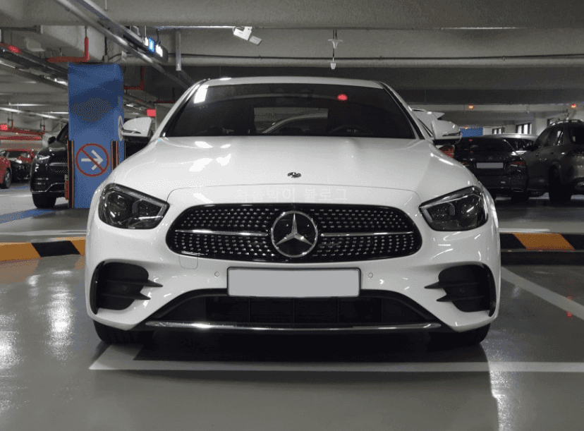 신형 E클래스 페이스리프트 지하주차장 포착 게시글 썸네일