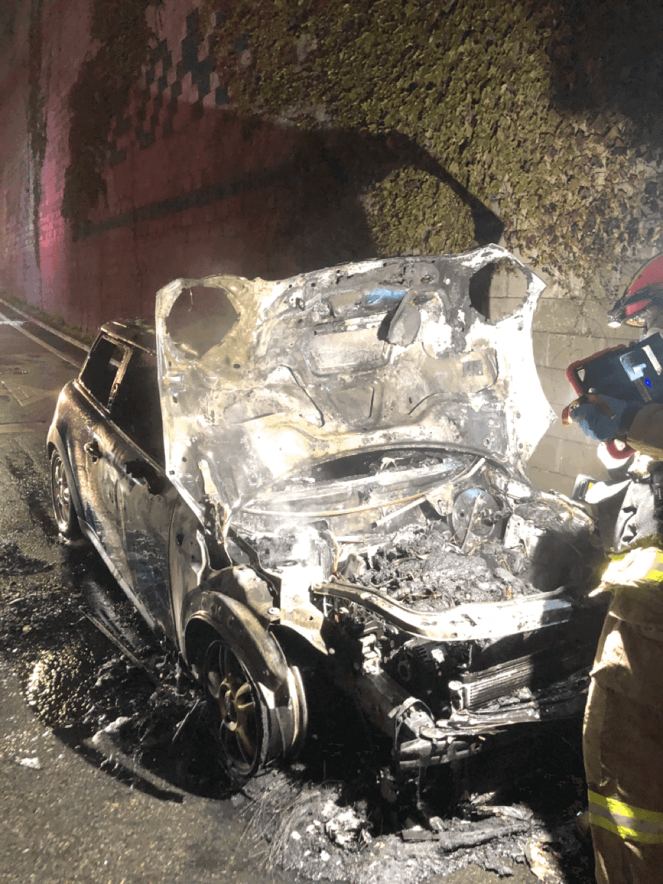 ?미니쿠퍼D 주행 중 화재전소 도움 요청? 게시글 썸네일