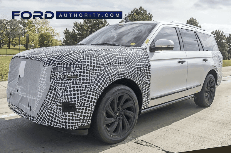 링컨 신형 네비게이터 포착 게시글 썸네일