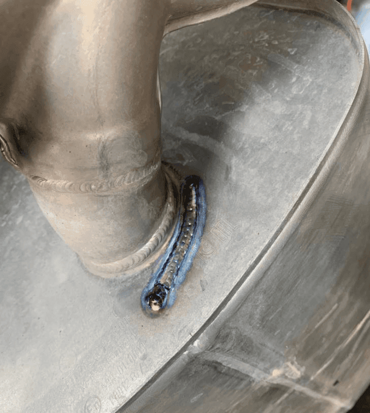 BMW M4 사일런스 퍼포먼스 배기 크랙 게시글 썸네일