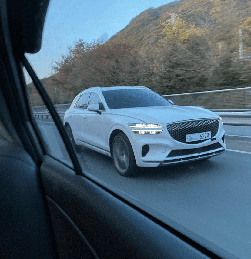 GV70 공개되고  위장막 없이 계속 포착되고 있군요 게시글 썸네일