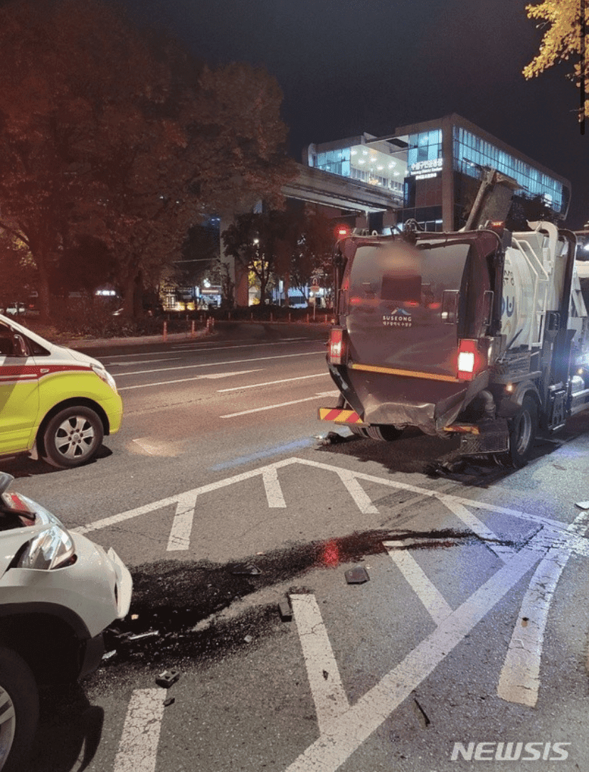 음주 차량 쓰레기 수거차에 정면 충돌, 미화원 사망  게시글 썸네일