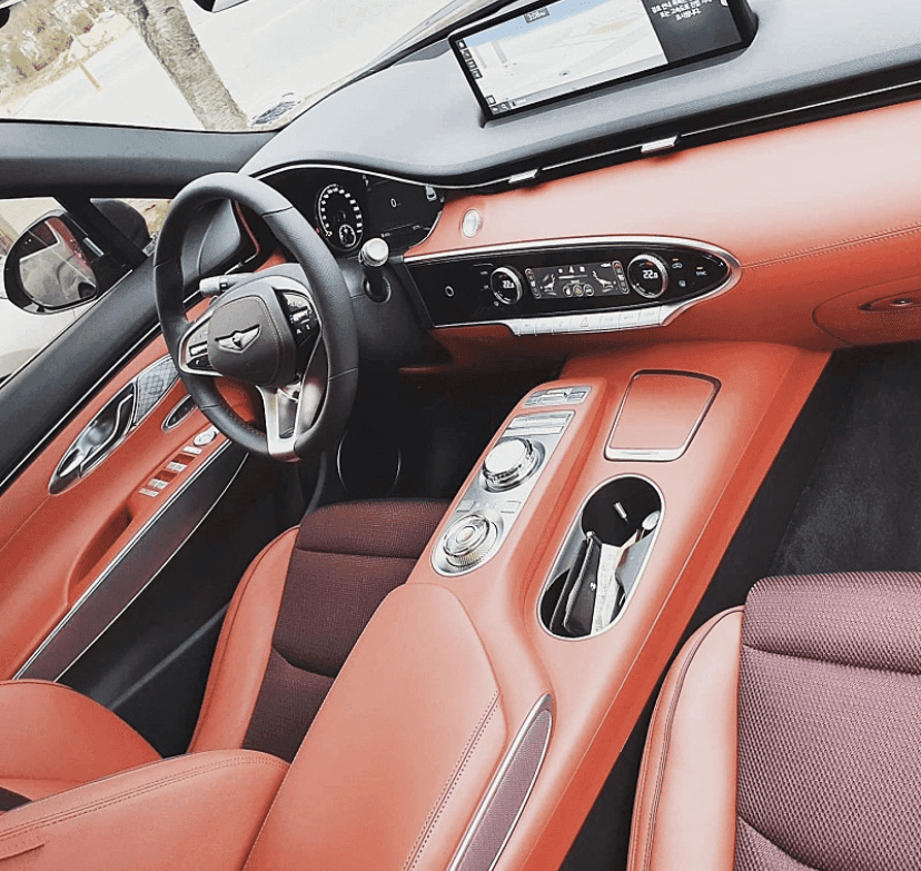 GV70 스포츠 패키지 레드 인테리어 사진 게시글 썸네일