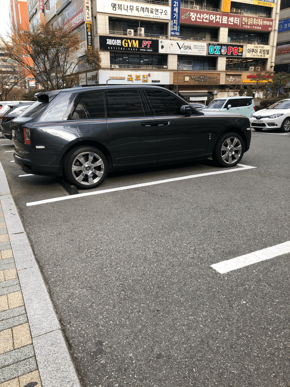 주차된 집한채 게시글 썸네일