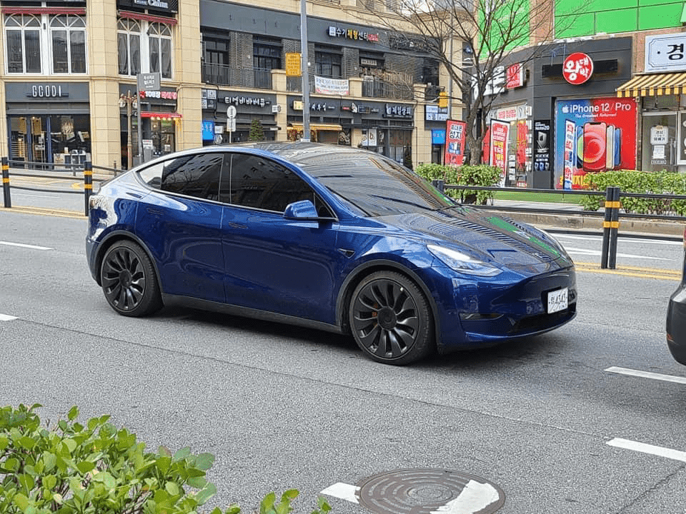 테슬라 모델 Y 출시전 테스트? 게시글 썸네일