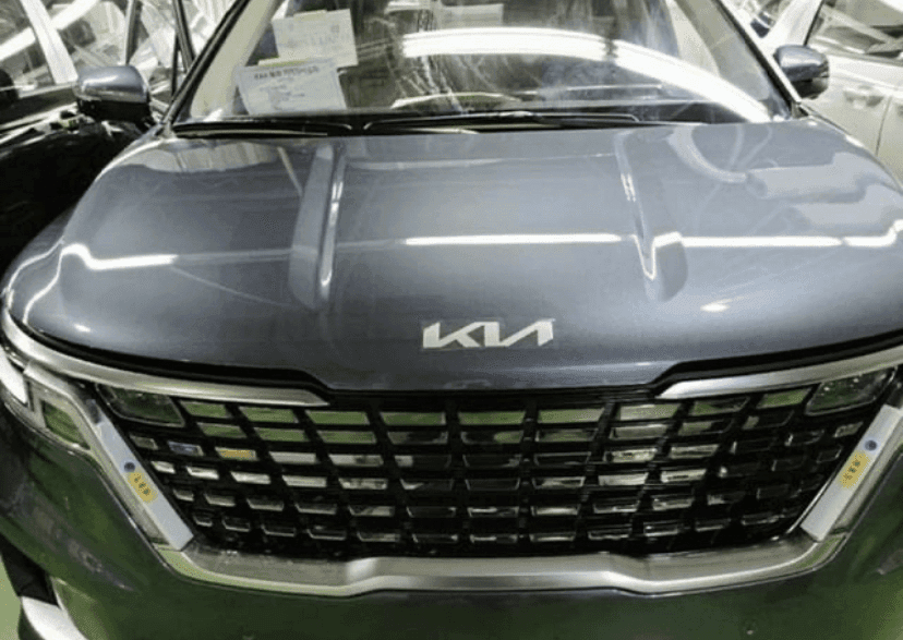 기아 신형 로고 적용된 카니발 게시글 썸네일