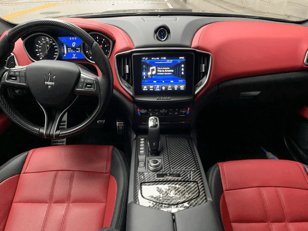 현대 아반떼 VS 마세라티 기블리 게시글 썸네일