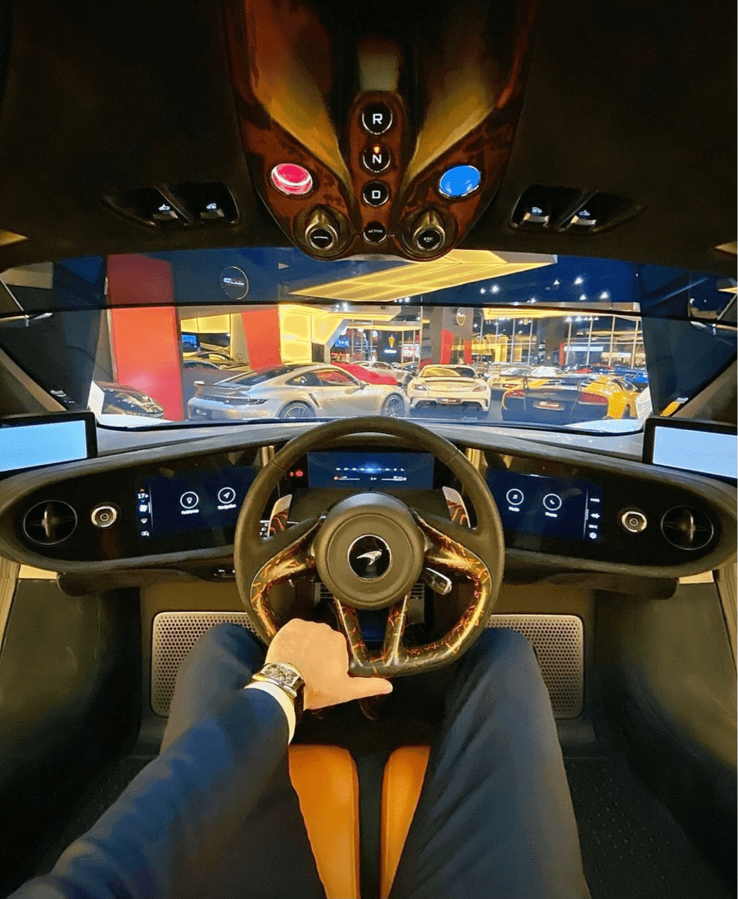 맥라렌 실내가 되게 신기하네요 게시글 썸네일