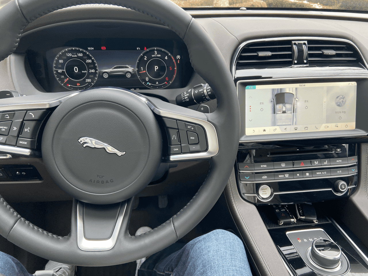 (월요일 결정합니다) 코세어 VS 재규어 F-Pace 게시글 썸네일