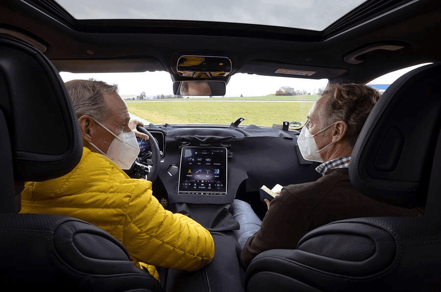 신형 C클래스 인테리어 부분 공개 게시글 썸네일