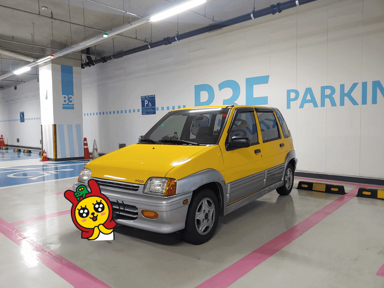 주차장에서 아주 재미있는 차를 발견했어요 게시글 썸네일