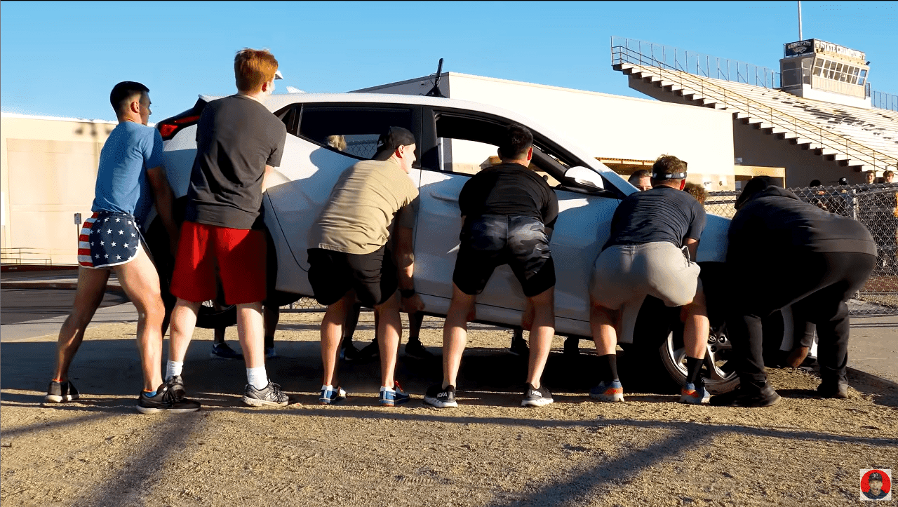 자동차를 맨손으로 들기엔 너무 무겁네요 ㅋㅋ 게시글 썸네일