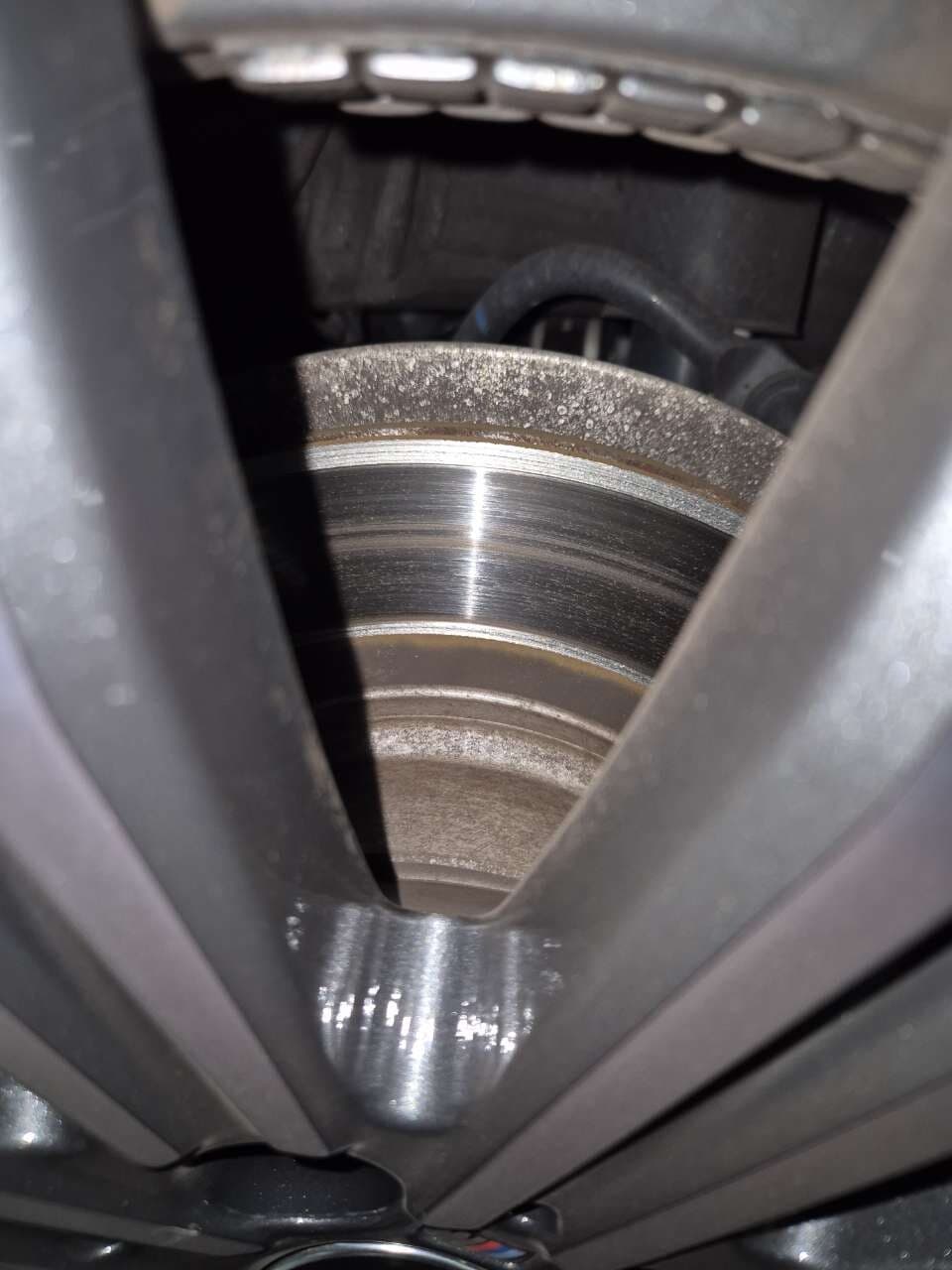 패드 마모로 디스크까지 먹었네요 게시글 썸네일