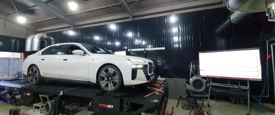 BMW i7 제로백 10회 & 다이나모 테스트 결과 대공개! [시승기] 게시글 썸네일