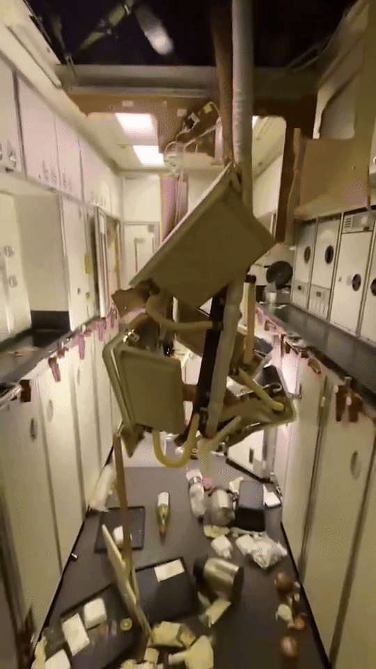 (비차량) 비행기 난기류로 1명 사망. .  게시글 썸네일